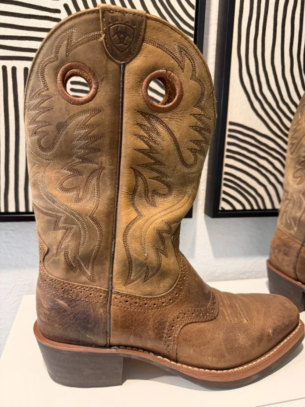 MAN Cowboy Boot ARIAT 9.5D in brown color